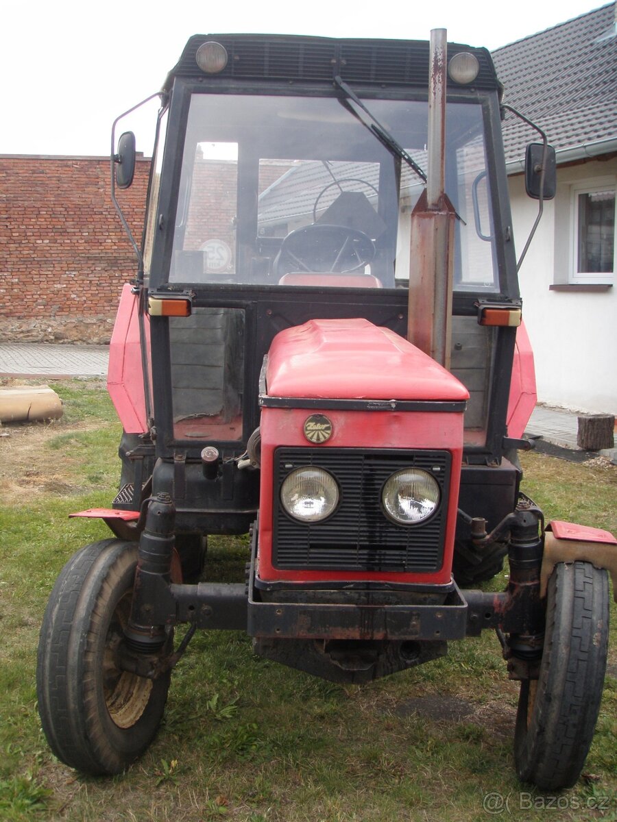 traktor s celnim nakladacem zetor malotrakgtor mt8