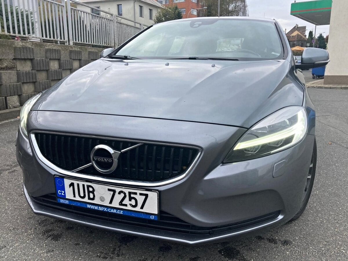 VOLVO V40 2.0 D2 8/2017 MOMENTUM, 6-RYCHL, ČR, STK 2026