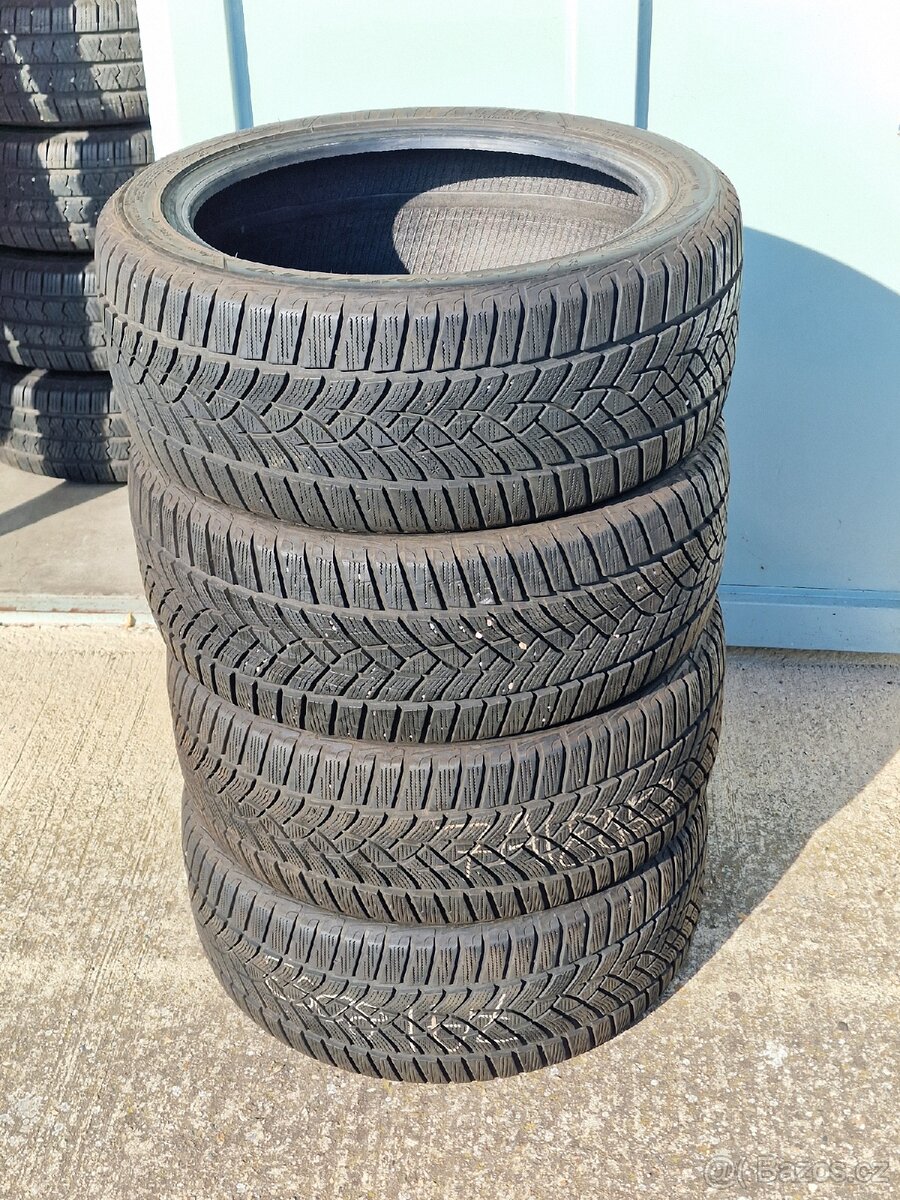 235/45/18 Zimní pneu Goodyear UltraGrip