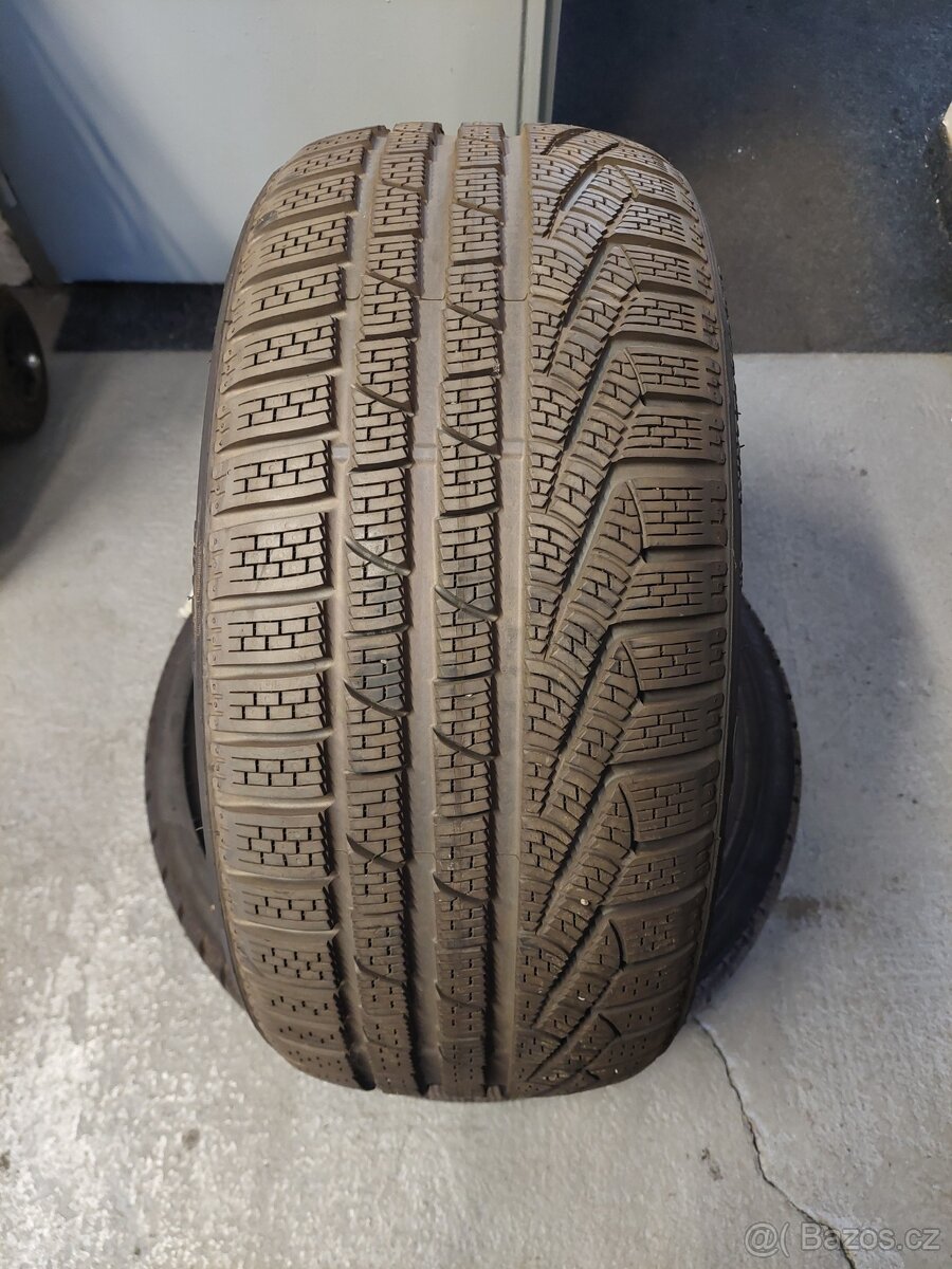 245/35 R20