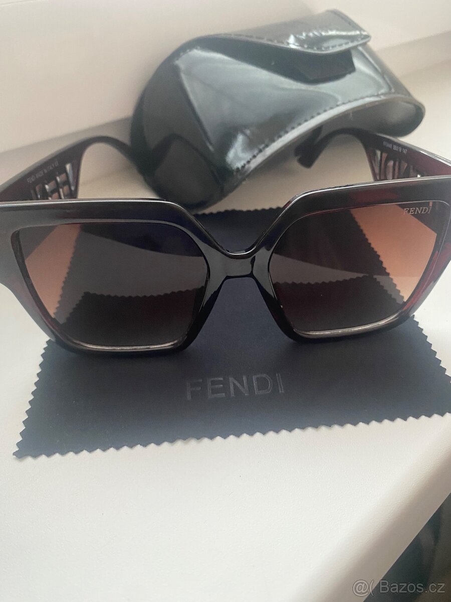 Sluneční brýle Fendi