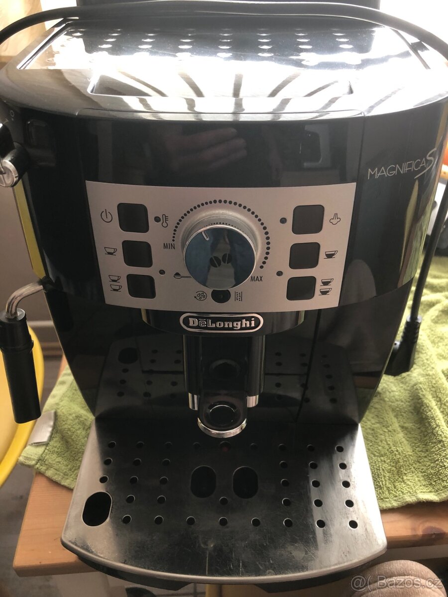 Delonghi Magnifica S kávovar presso