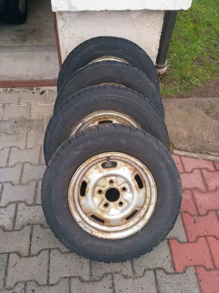 4 kola se zimními pneu 185 R14, Hyundai H100