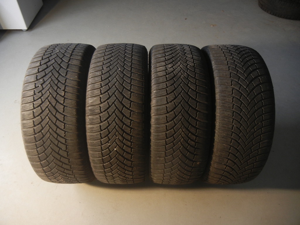 Zimní pneu Bridgestone 225/50R17