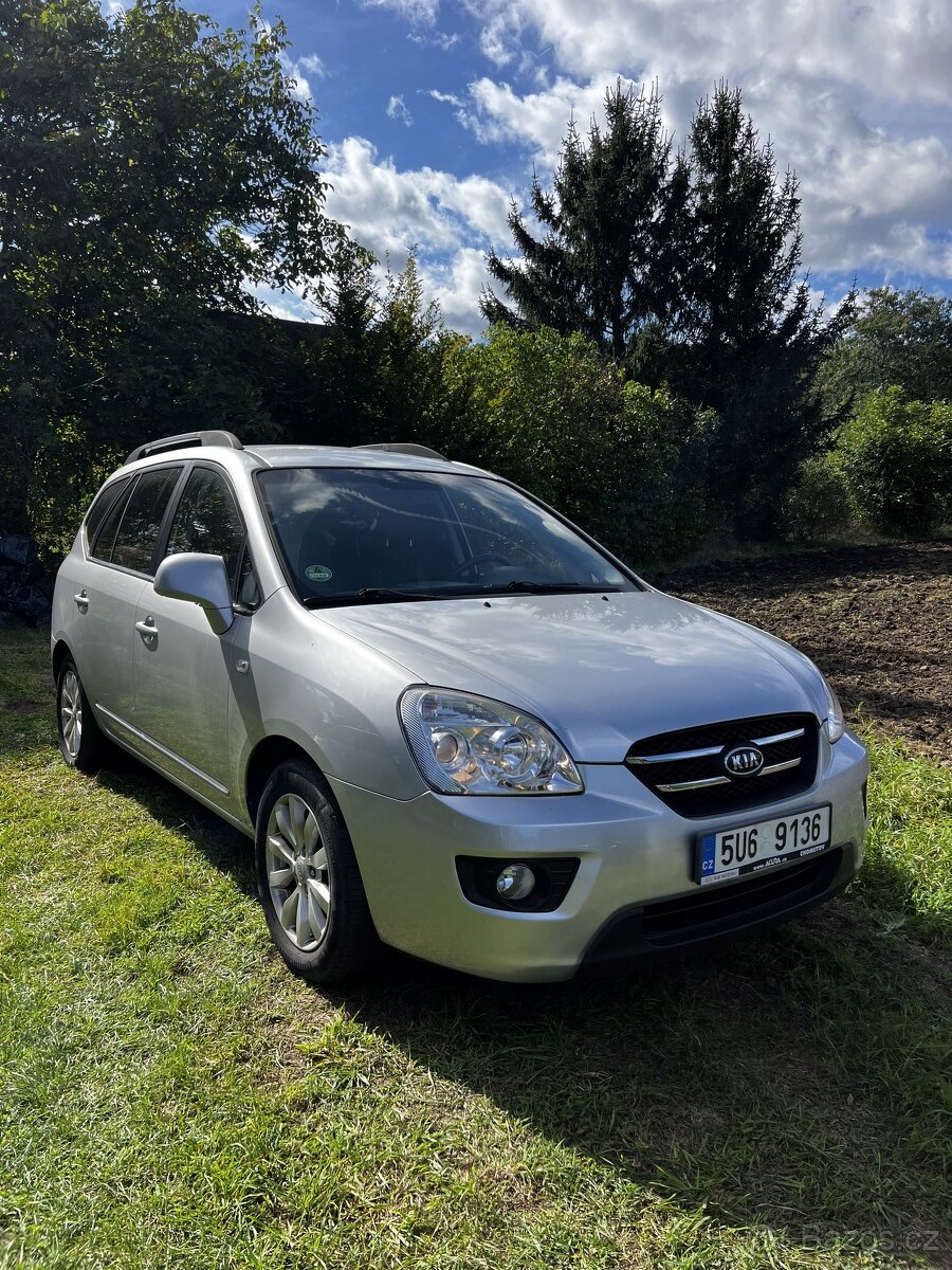 Kia Carens 2.0 CRDi 103kw 2010 manuál 7 mist