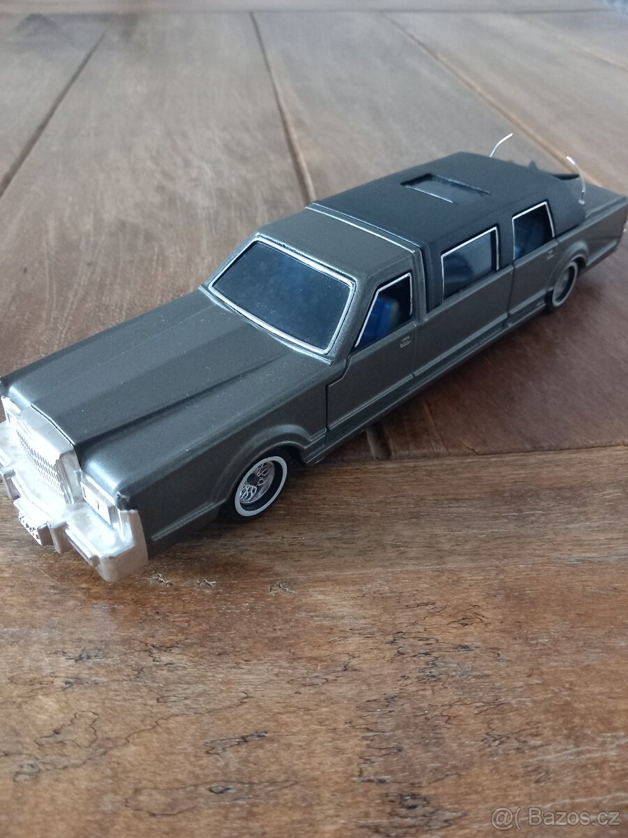 Model MAJORETE Cadillac Brougham Fleetwood