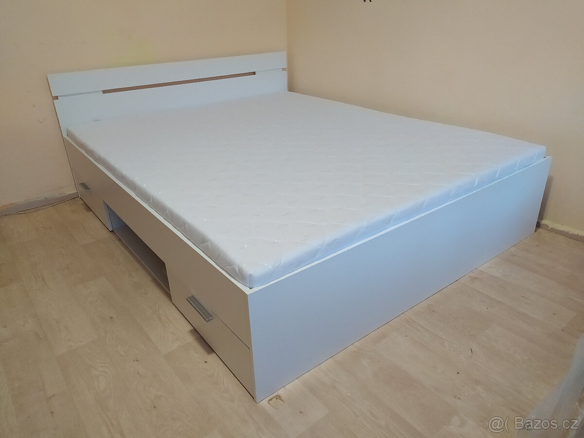 Multifunkční postel 160x200 zásuvkami, rošty a matrací. Bílá