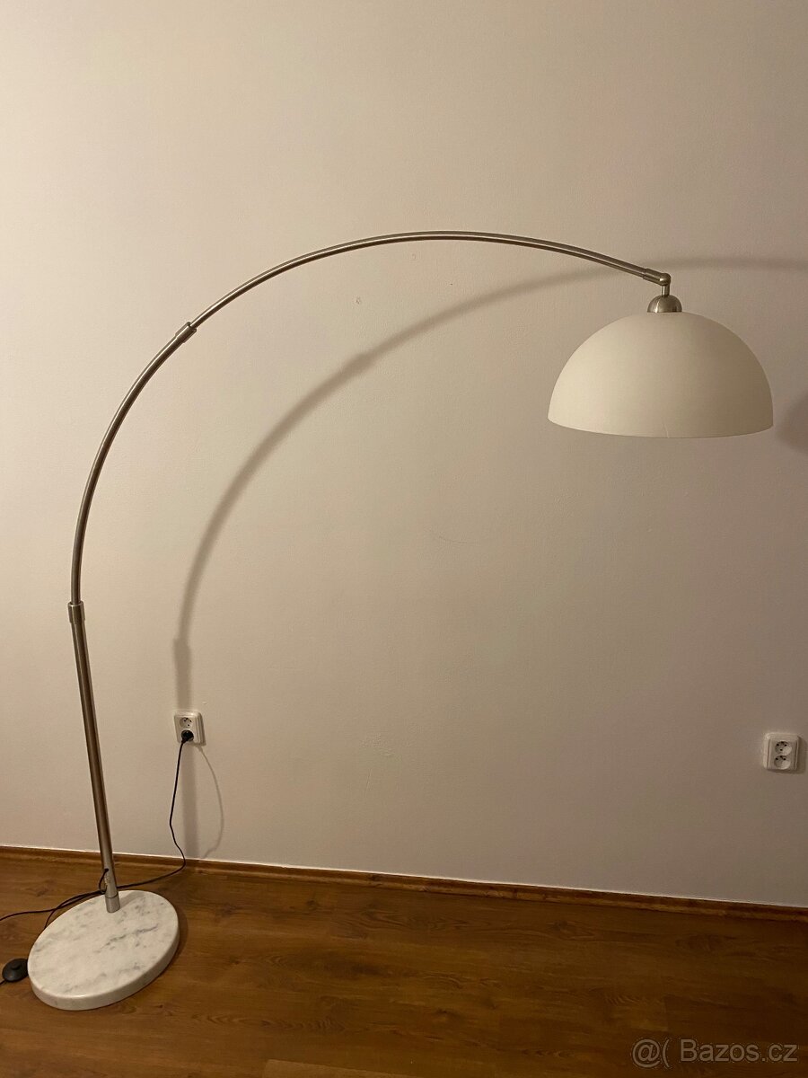 Velka stojanova lampa s mramorovym podstavcem