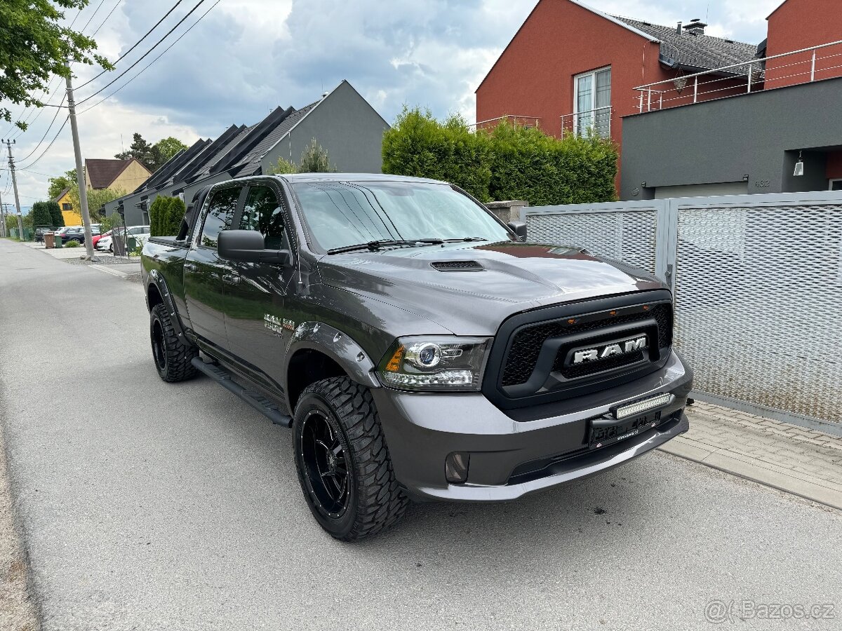 DODGE RAM LONGBED OFFROAD PAKET 6 míst