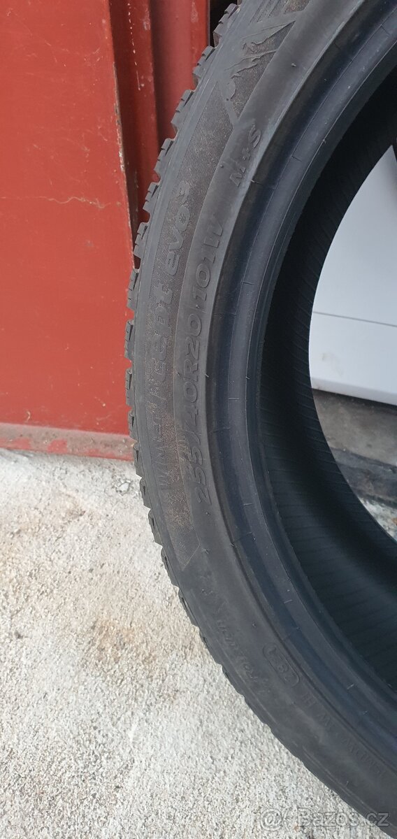 Zimní pneumatiky 255/40 r20