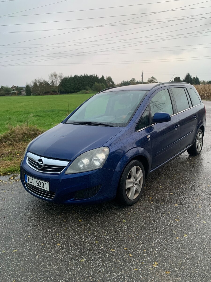 OPEL ZAFIRA B 1,7 CDTI 81 KW 7 MÍST r.v2010