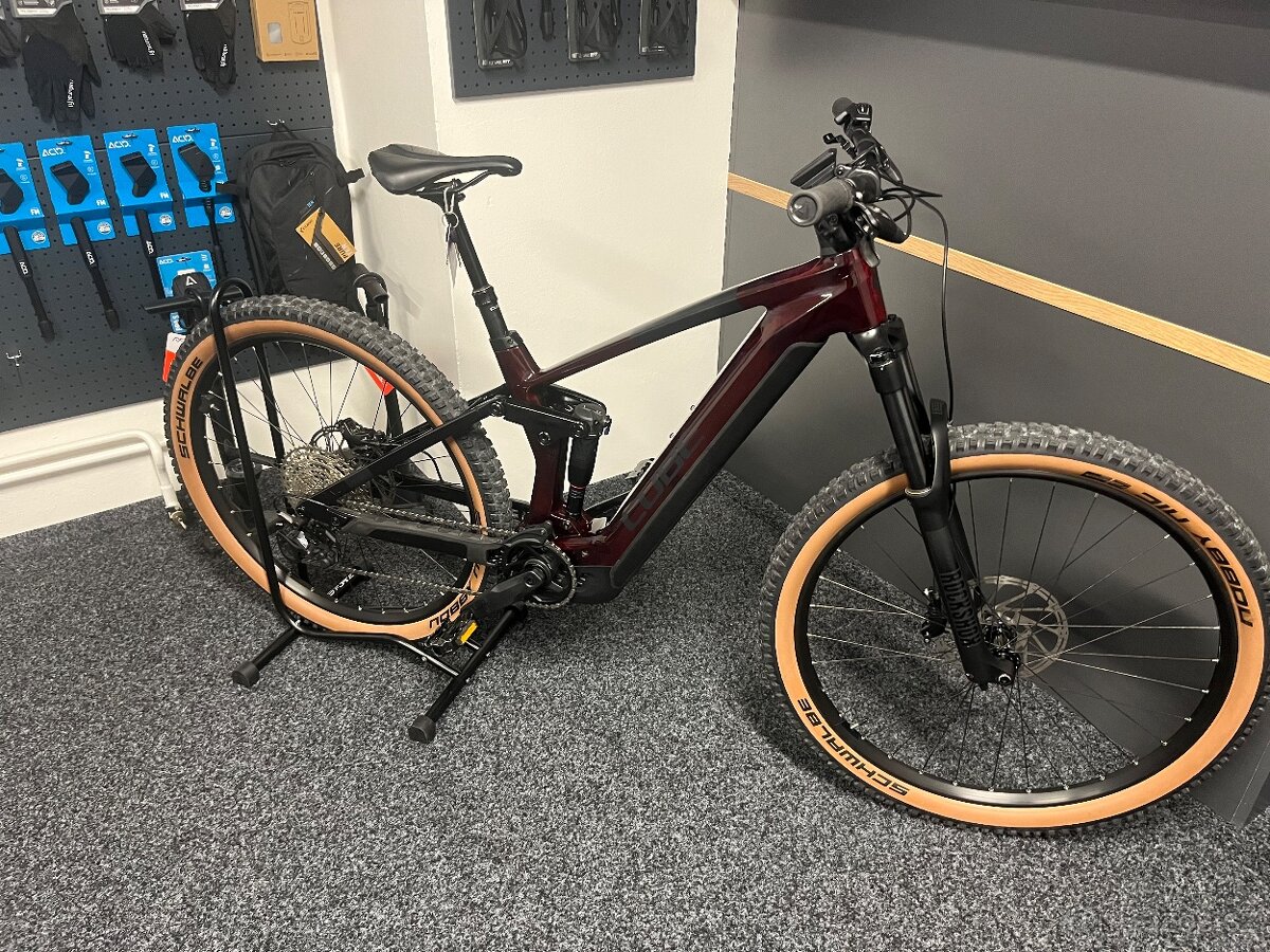 CUBE Stereo Hybrid 140 HPC RACE 750 vel.M 166 km