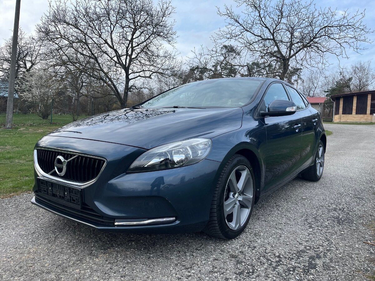 Volvo V40, 2,0 D2 88KW MOMENTUM MANUÁL PO SERVISU