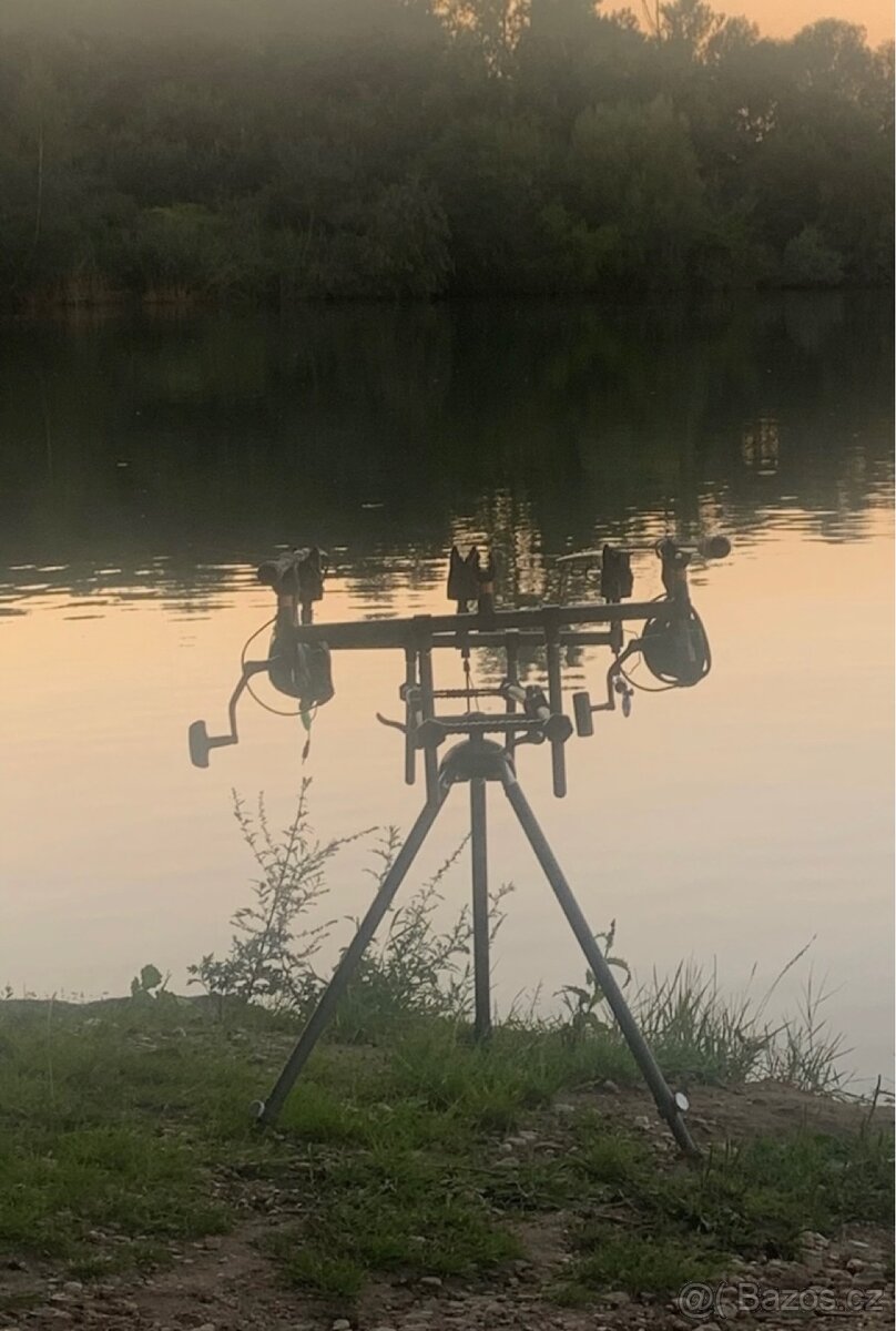 Giant fishing tripod stojan