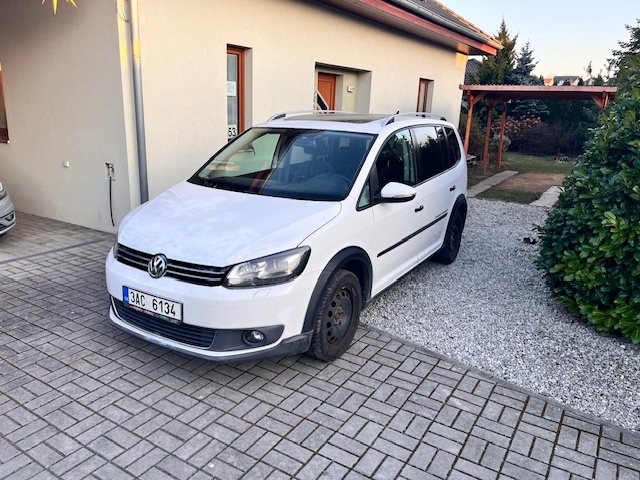 Volkswagen Cross Touran 2.0 TDI 103kW 2012