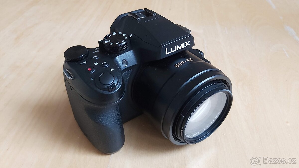 Panasonic Lumix DMC-FZ300 s příslušenstvím (starter pack)