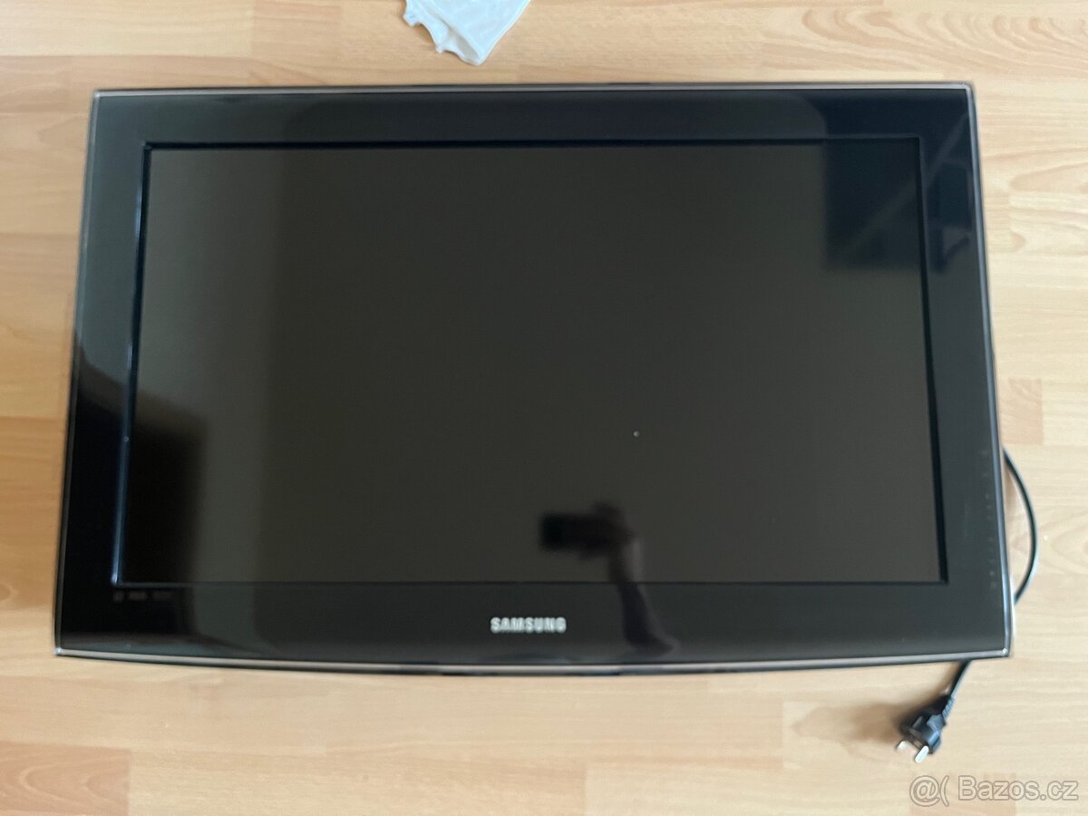 TV/Monitor Samsung LE32B550A5W 32” + Držák na zeď