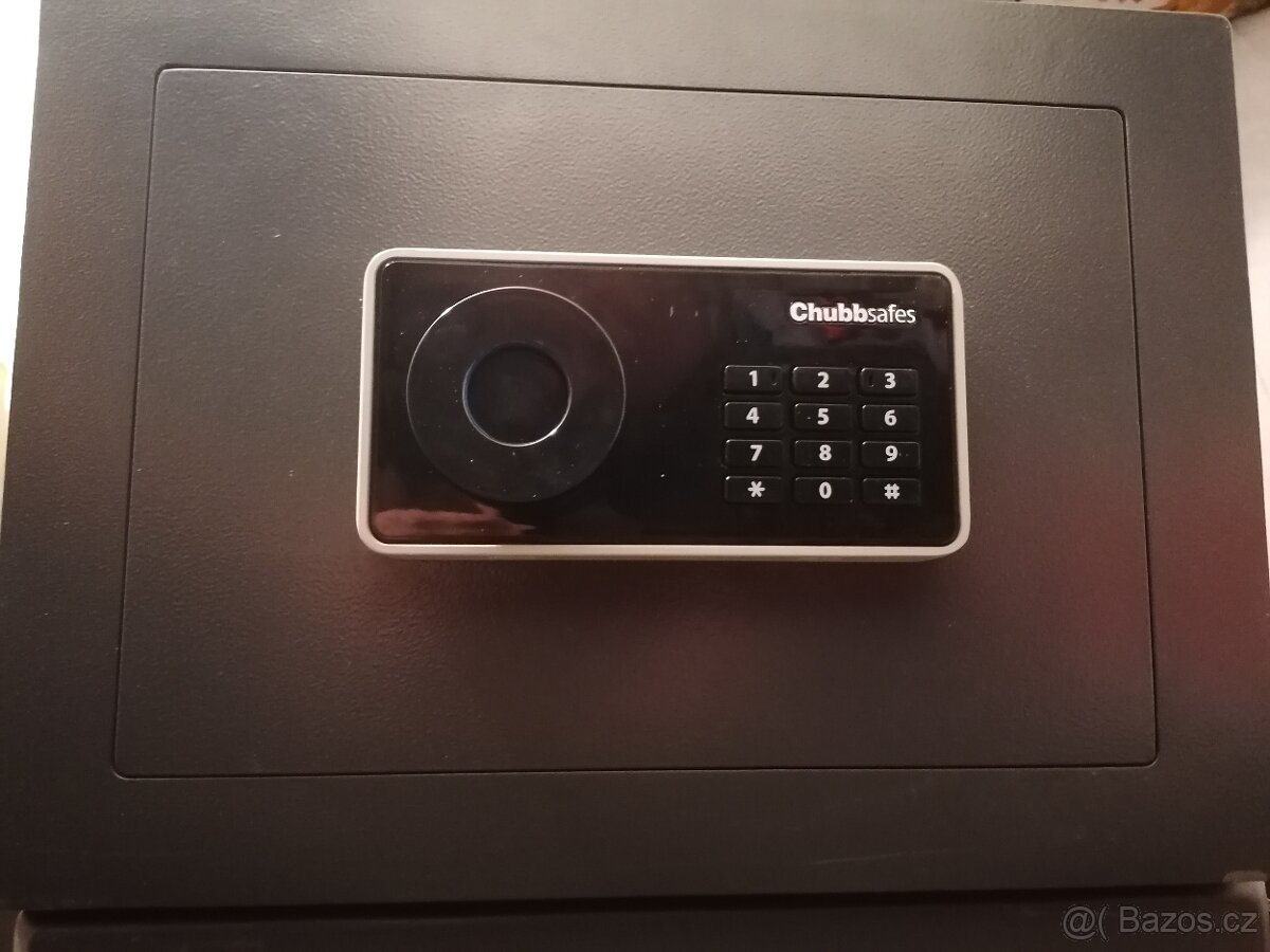 Masivní trezor s el. zámkem Chubbsafes