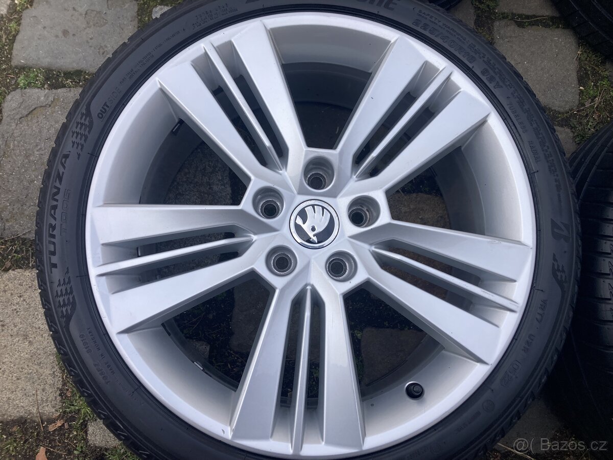 Alu kola ŠKODA OCTAVIA III letní BRIDGESTONE 225/40R18 2022