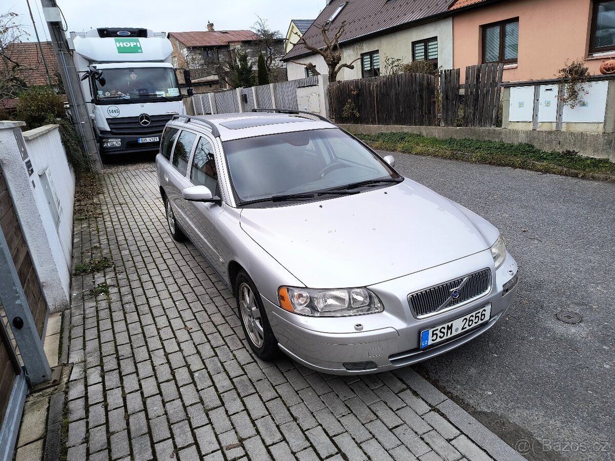 Volvo V70 II, 2,4d r.v. 2006, HAVAROVANÉ