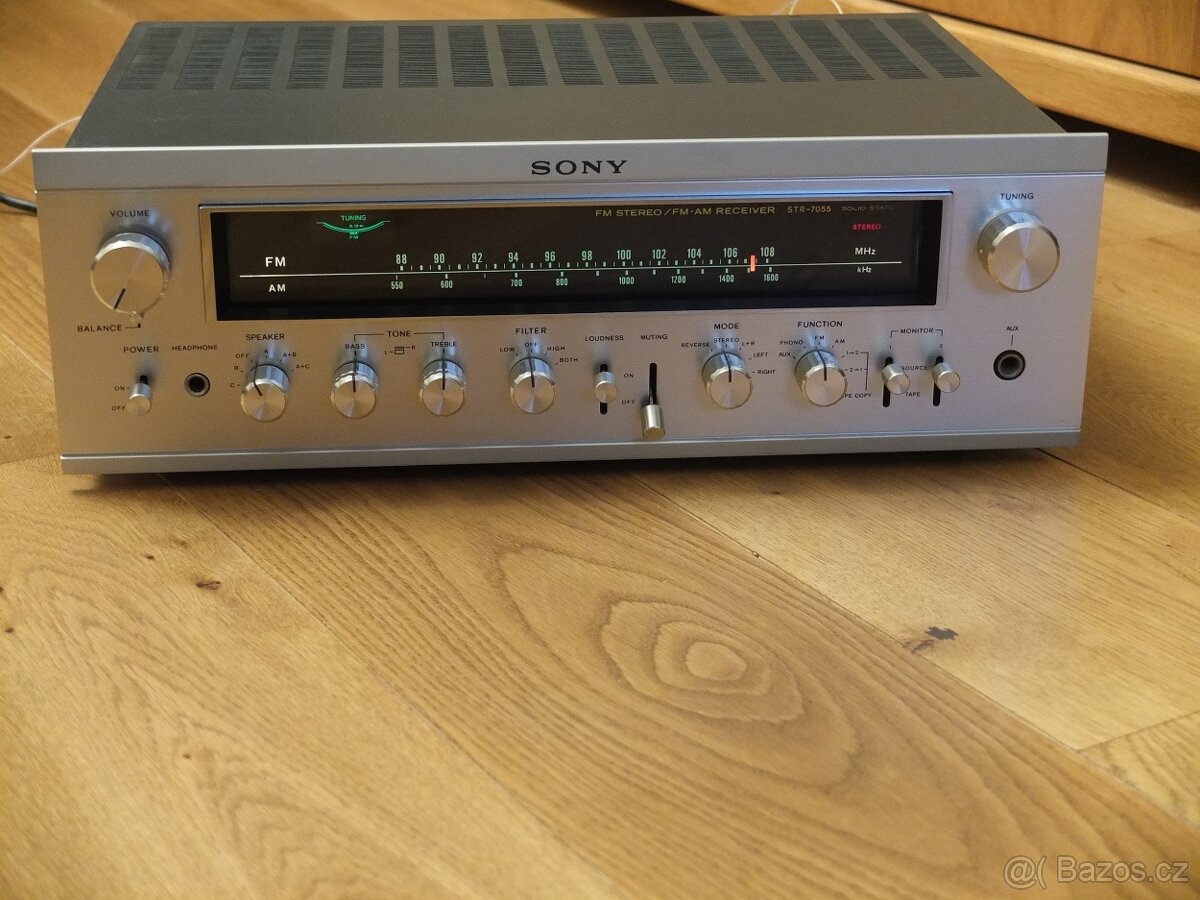 SONY STR-7055 FM/AM stereo přijímač (1972-76)