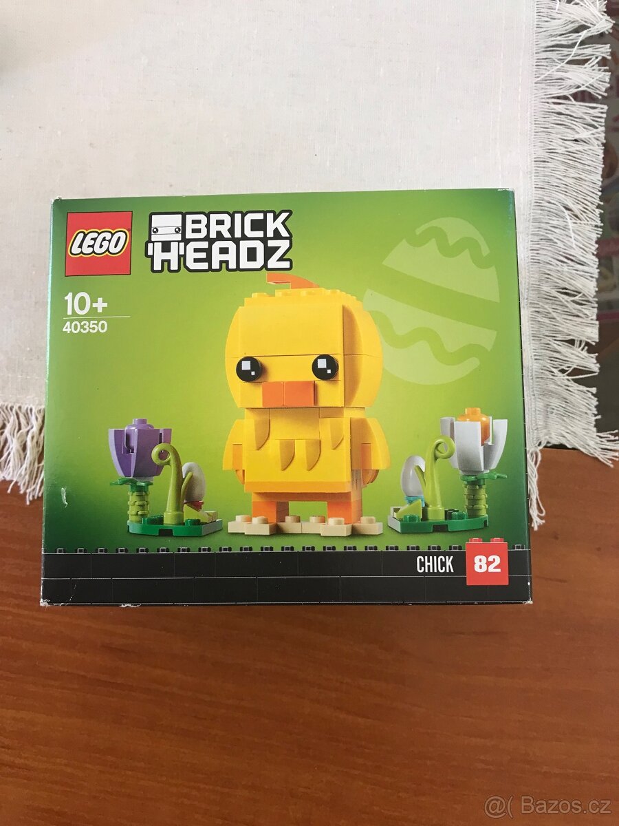 Lego brickhead chick