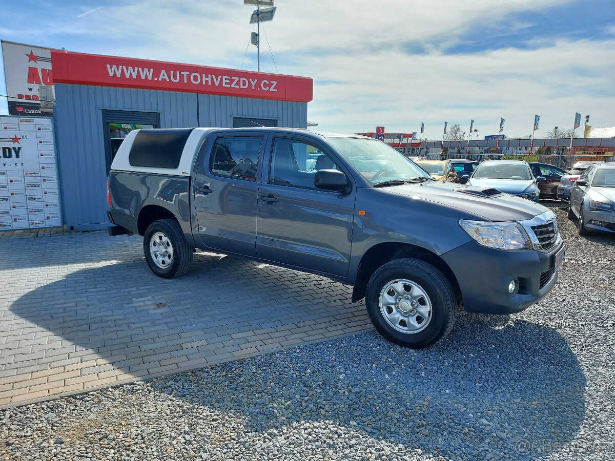 Toyota Hilux 2,5 D-4D Double Cab S. KNIHA CEBIA