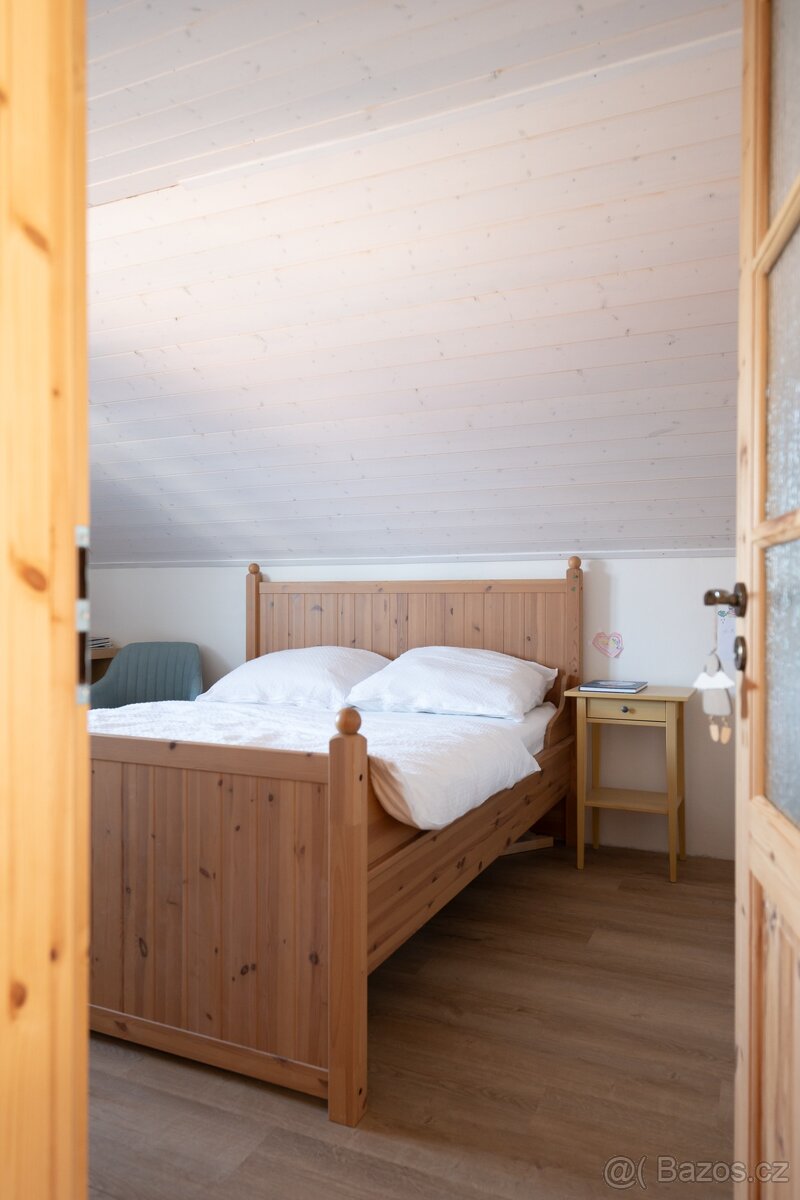 Dřevěná postel Hurdal s rošty