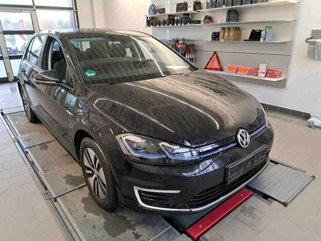 Volkswagen e-Golf 2020-100kw/220km/tepelné čerpadlo/LED/CCS