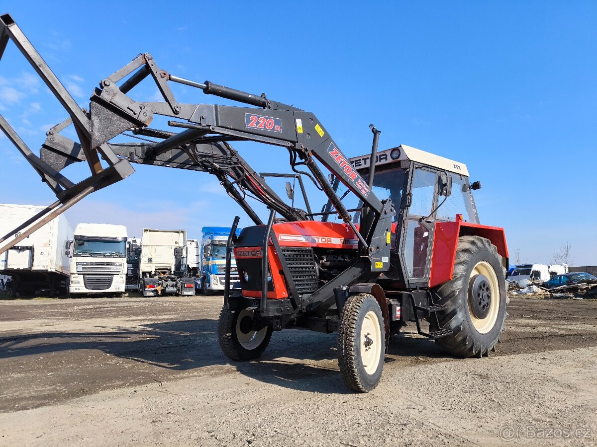 Zetor 8111 z turem