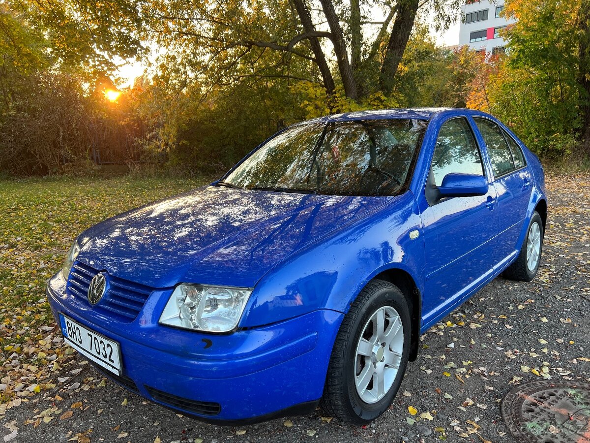 Volkswagen VW Bora 1.6i SR 1J SERVISNÍ KNÍŽKA,MANUÁLY