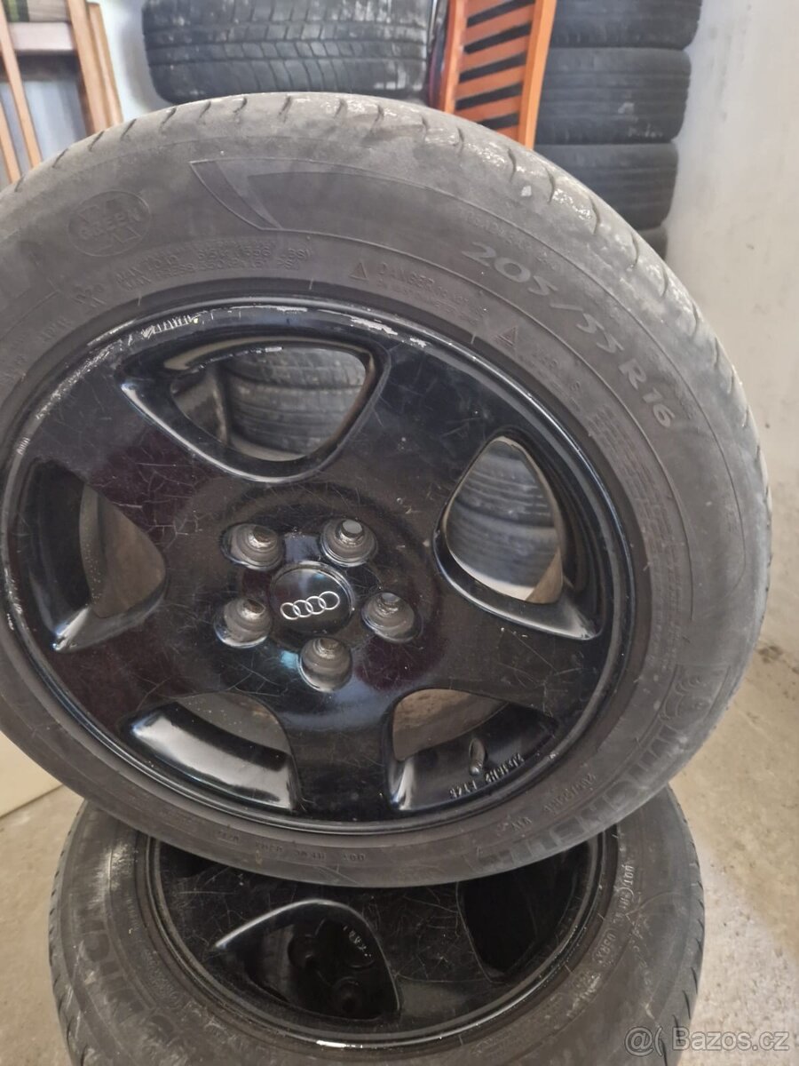 Sada ALU kol originál Audi rozteč 5x112 s letní 205/55/16