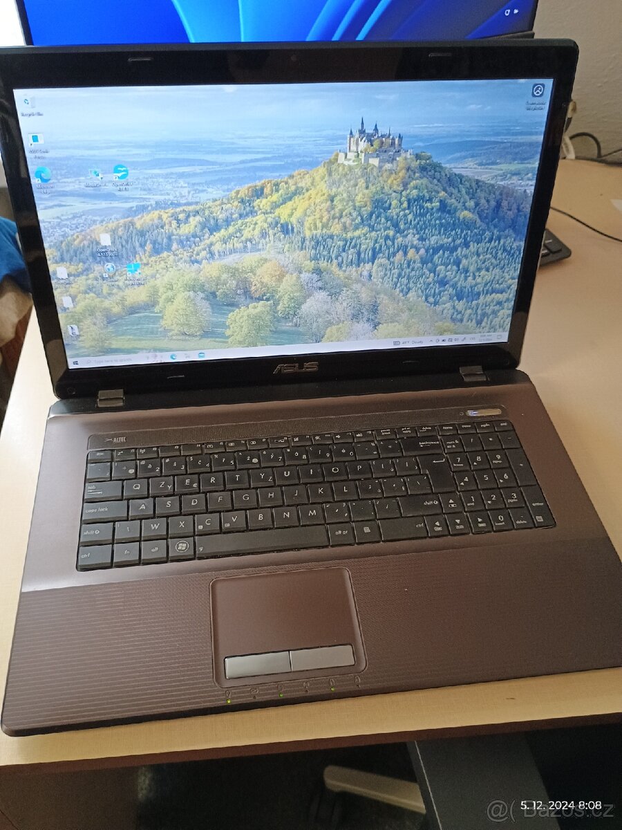 Notebook ASUS K73BY-TY010V 17.3'' 640gb win 10 CZ