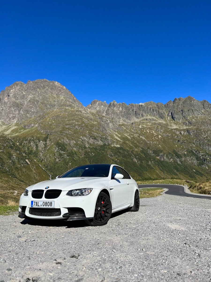 BMW M3 E92, TOP stav, najeto 88tkm, Akrapovič výfuk. systém