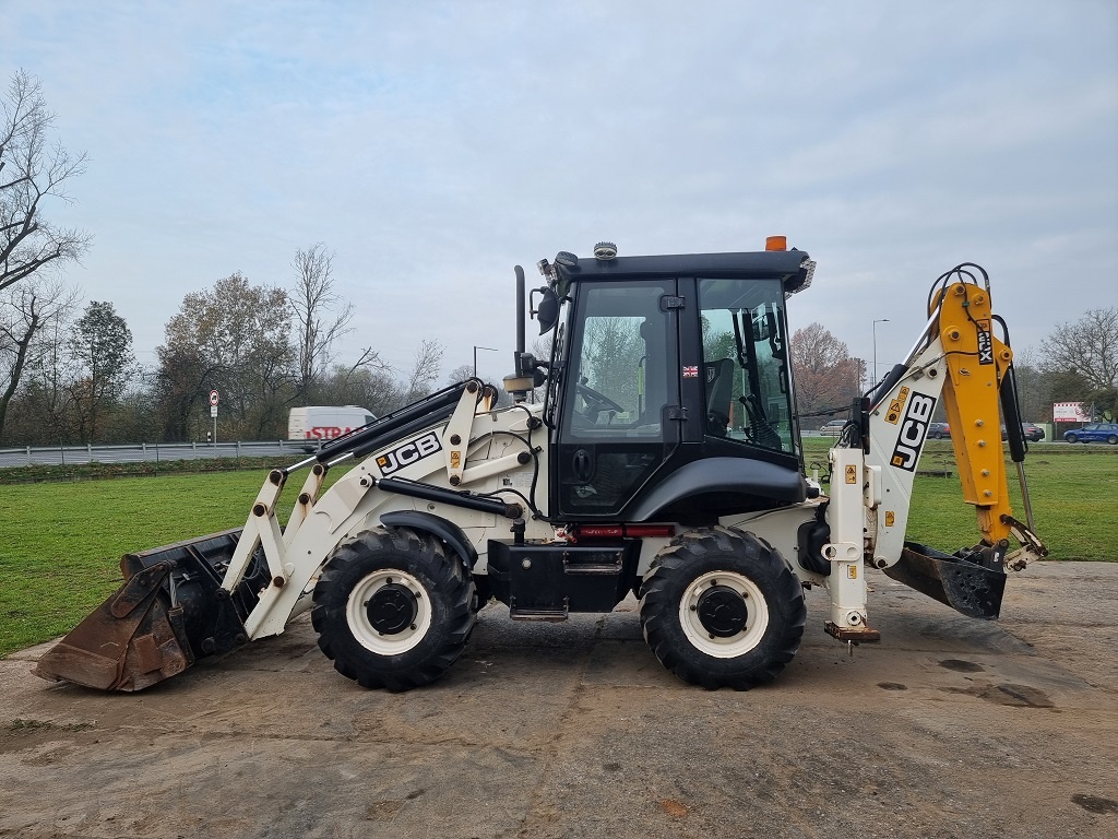 Prodám/pronajmu JCB 2CX model 2015 + hydr.kladivo