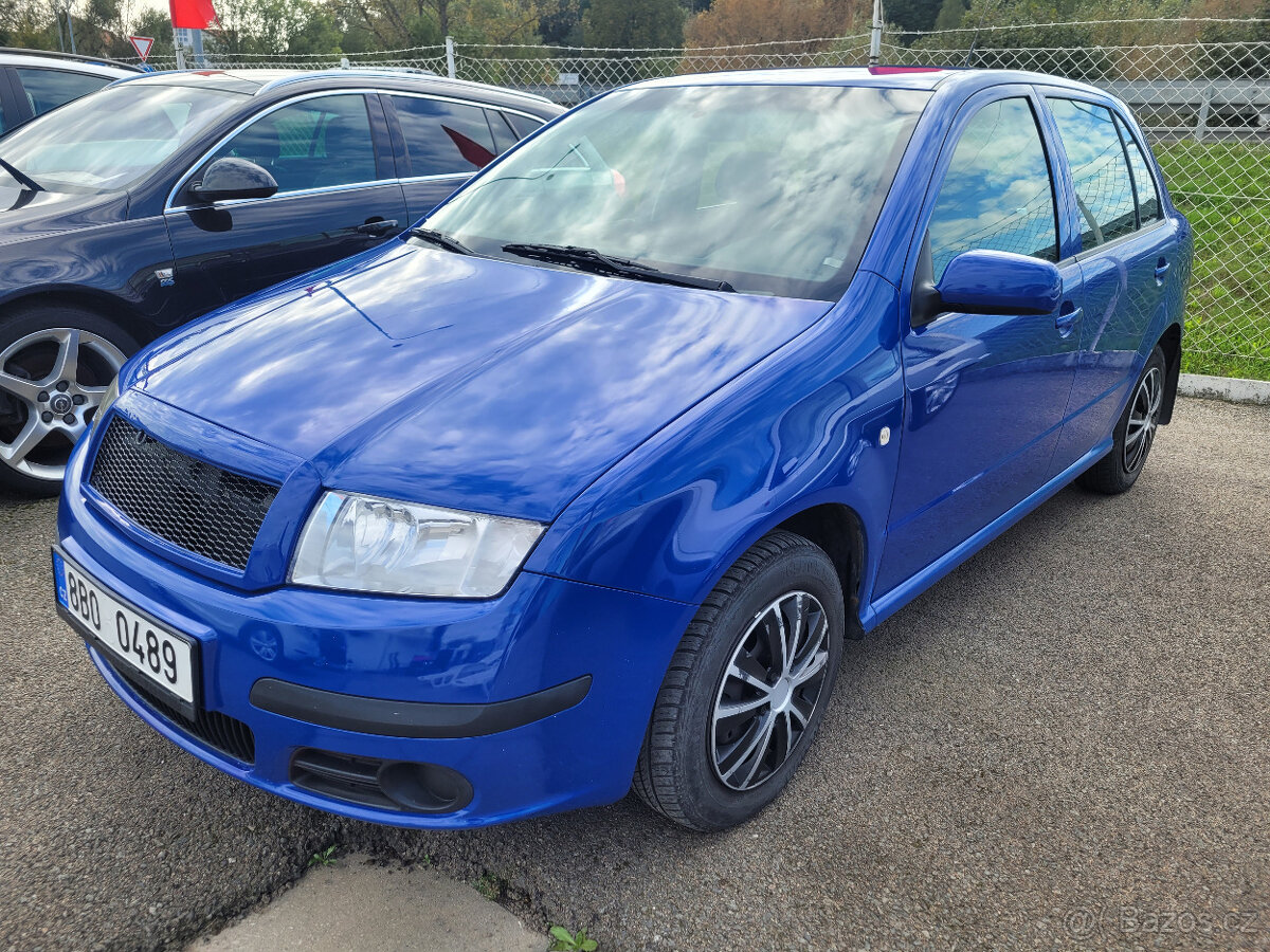 ŠKODA FABIA 1,2 BENZIN 40 KW MODRÁ BARVA