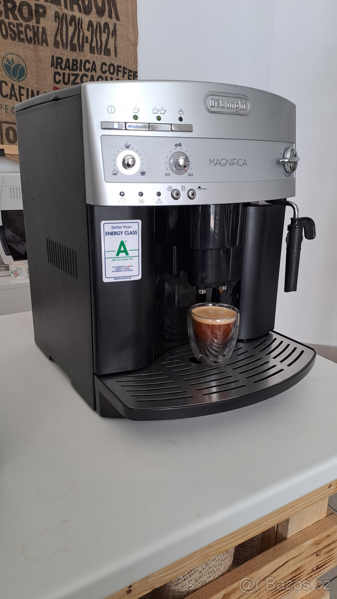 Automatický Kávovar Delonghi Magnifica