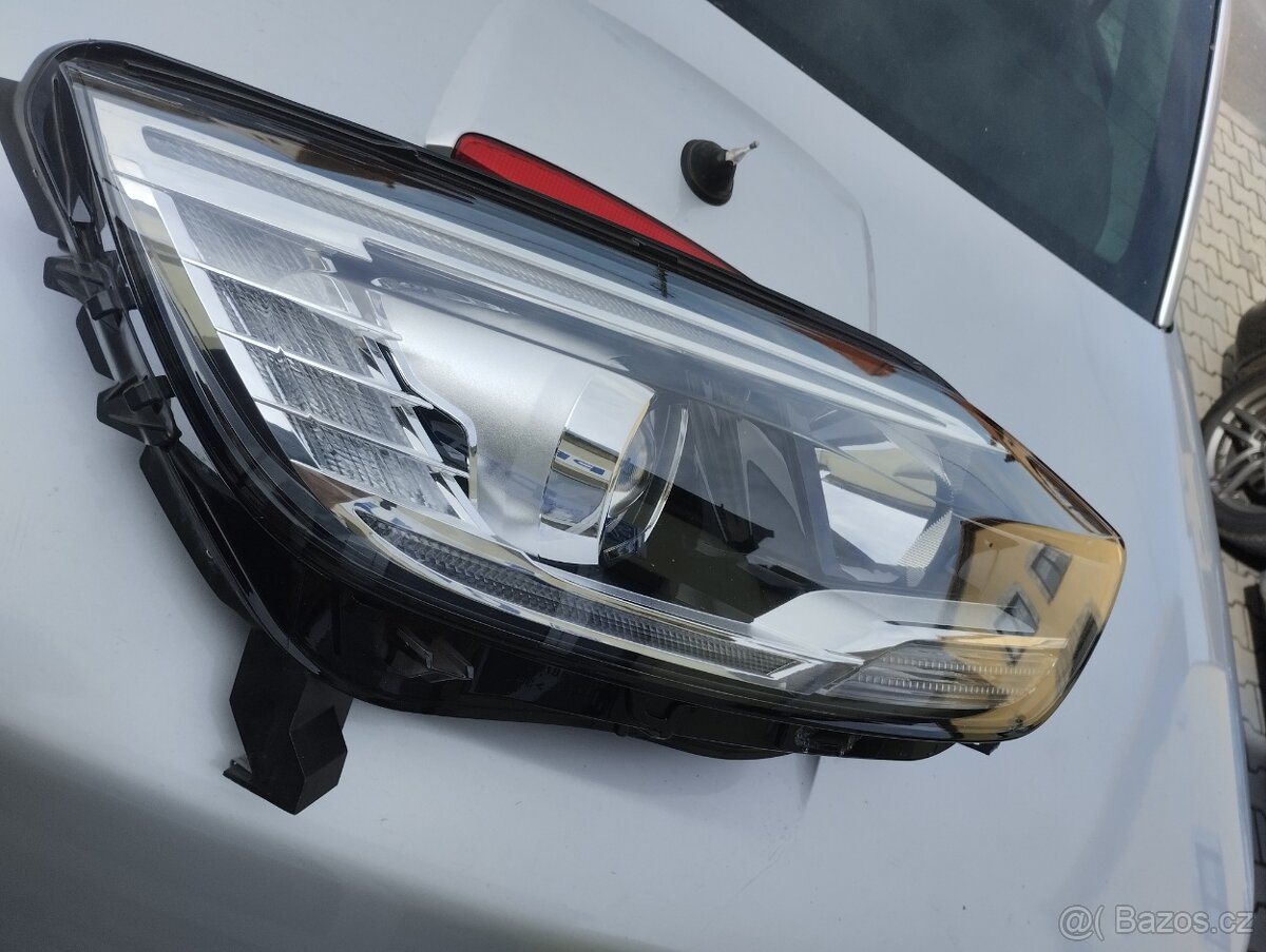 Renault Scenic IV -pravé světlo od 2016