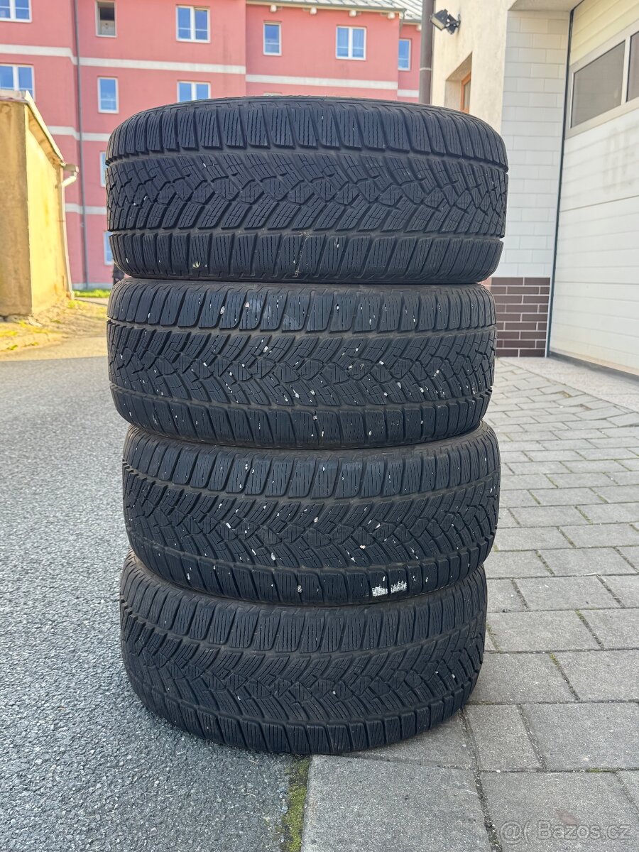 Zimní 235/45 R18 98V Fulda Kristall Control HP2