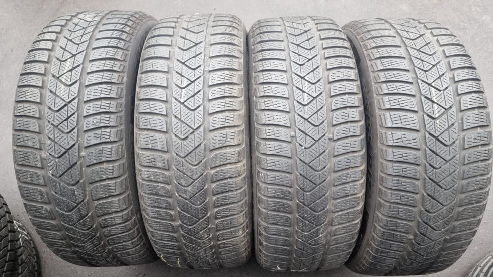 Zimní pneu 215/55/17 Pirelli