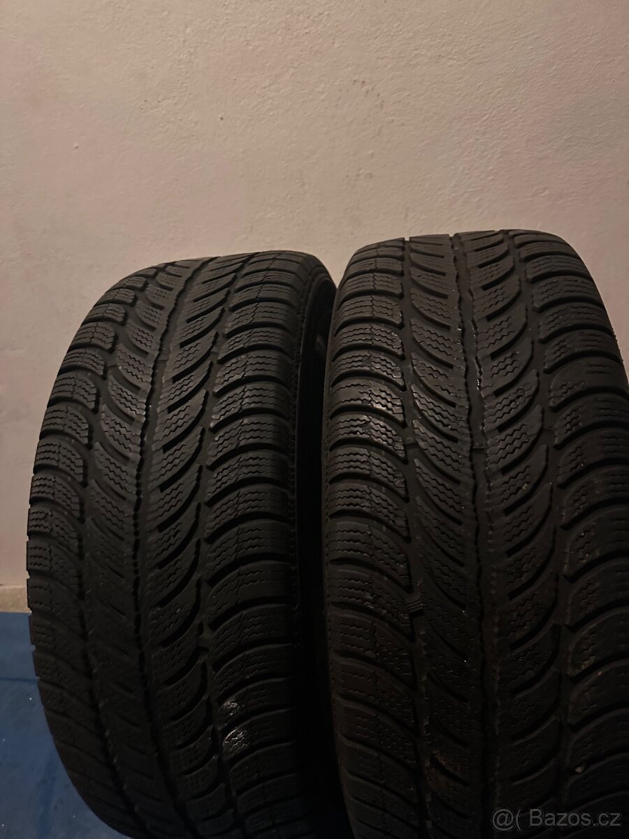 Prodám 2 zimní použité pneu  Sava  205/55 R16