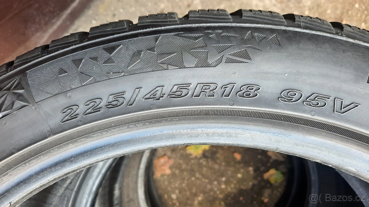 2ks zimní pneu 225/45 r18