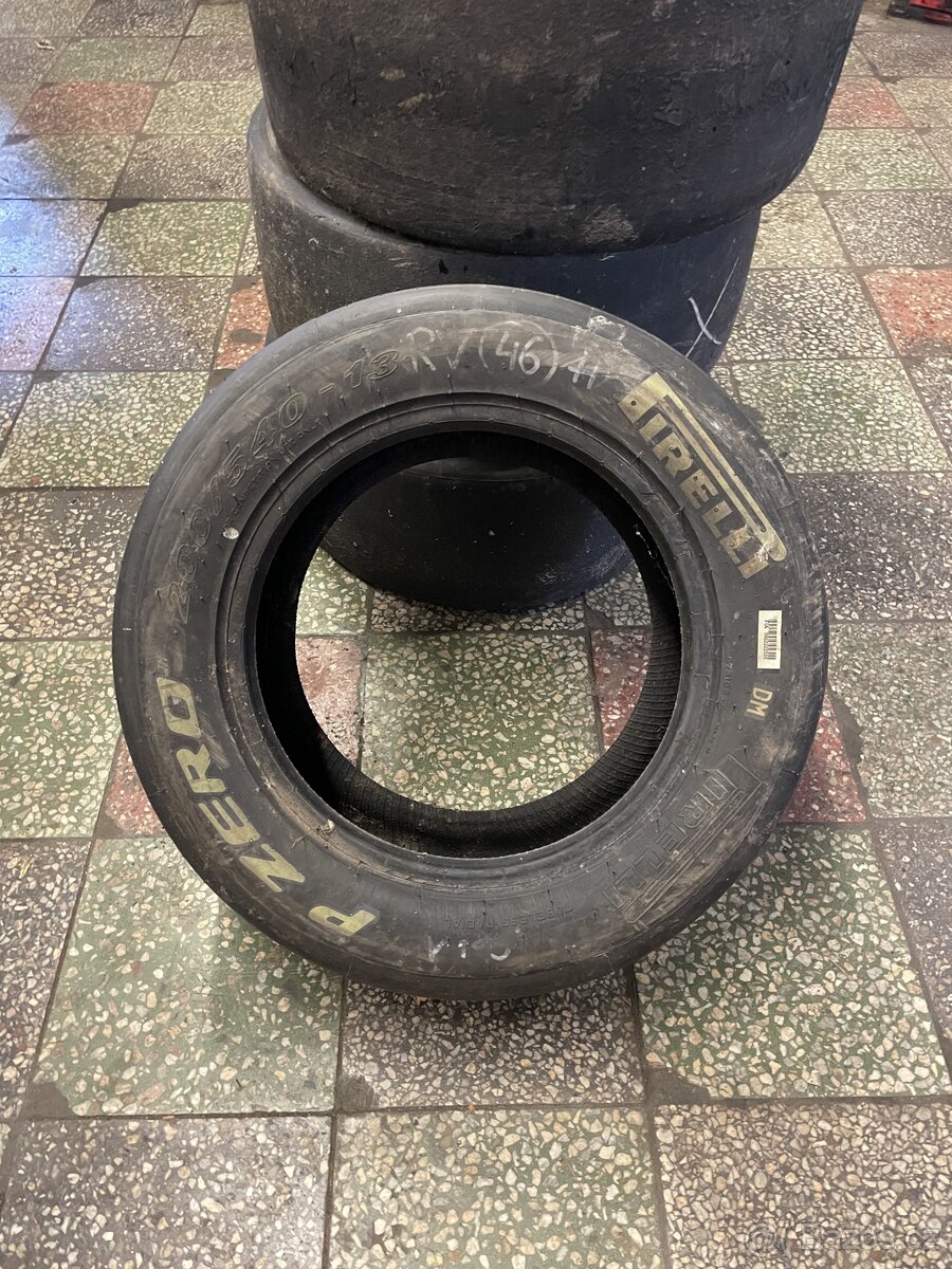 10ks slicky Pirelli 200/540 r13