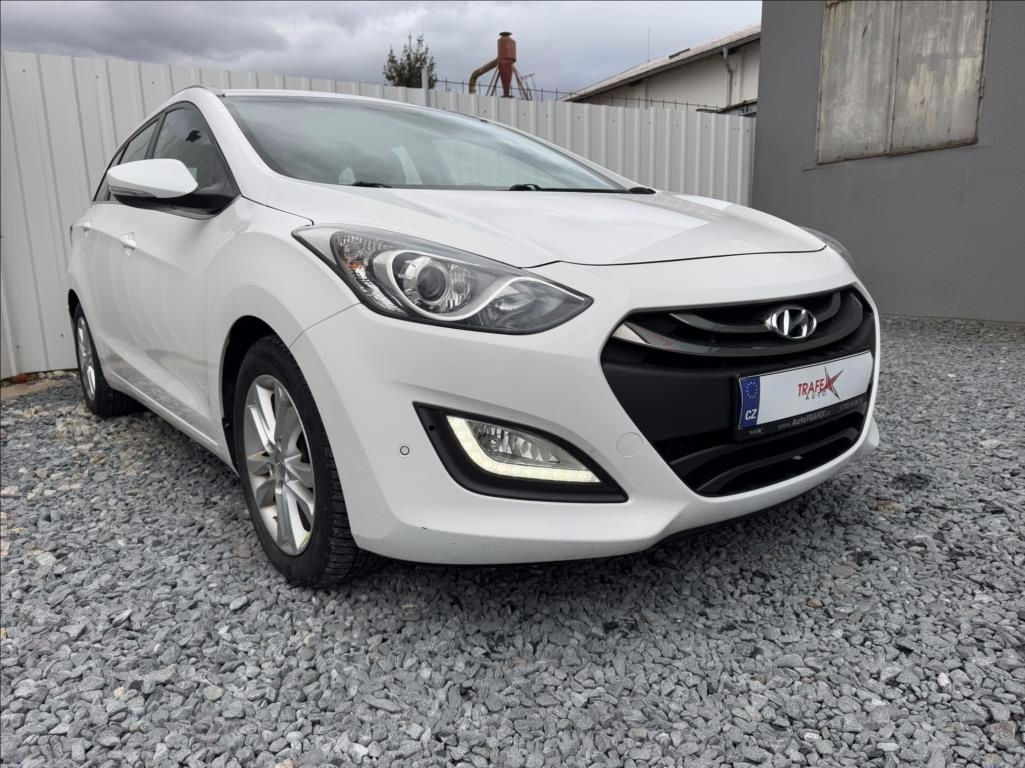 Hyundai i30 1,6 i 88kW Trikolor 1.maj. ČR