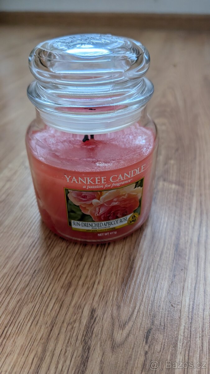 Yankee Candle Sun-Drenched Apricot Rose Vonná svíčka 411g