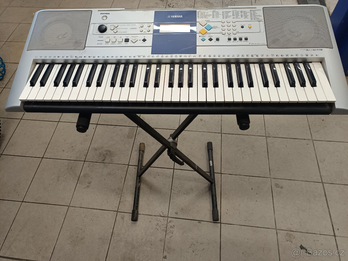 Prodám Klávesy Yamaha, model PSR-E323.