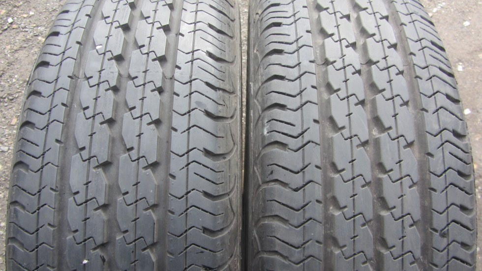 Letní pneu 195/60/16c Pirelli