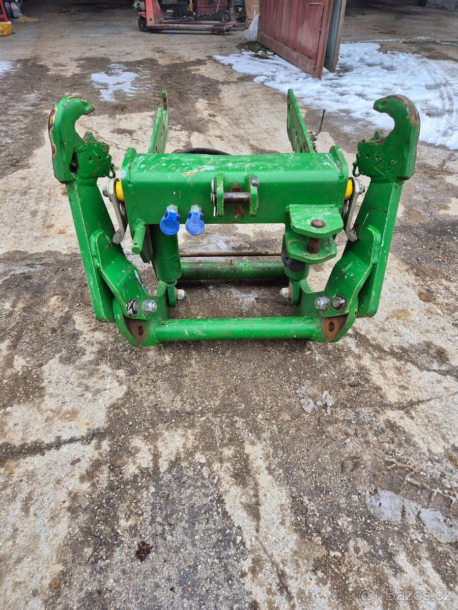 Čelná hydraulika John Deere