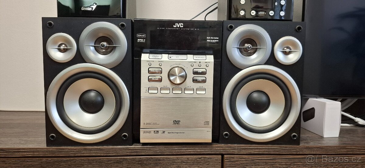 HIFI věž JVC CA-UXG70 tuner, měnič 5x CD, DVD, MP3, MPEG4