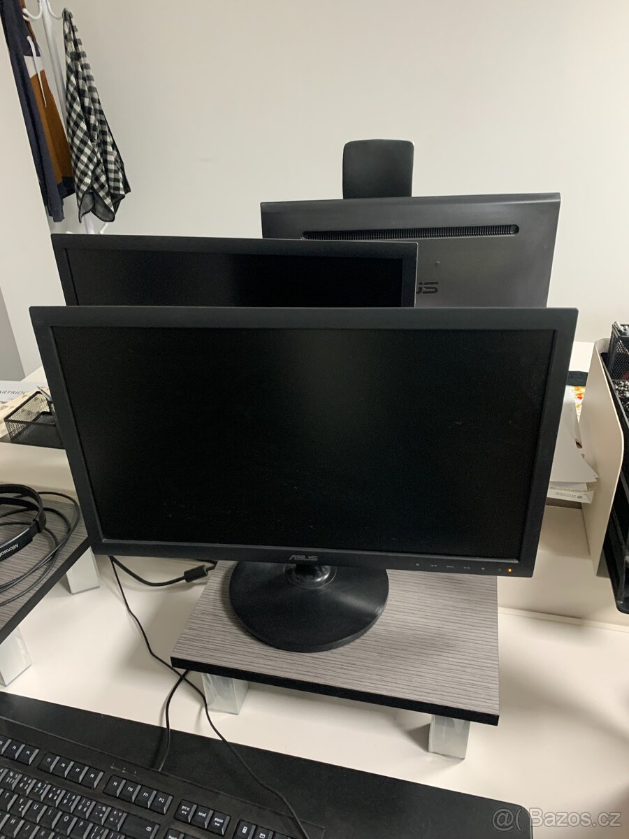 LCD monitor 21 / 22 palců x 6